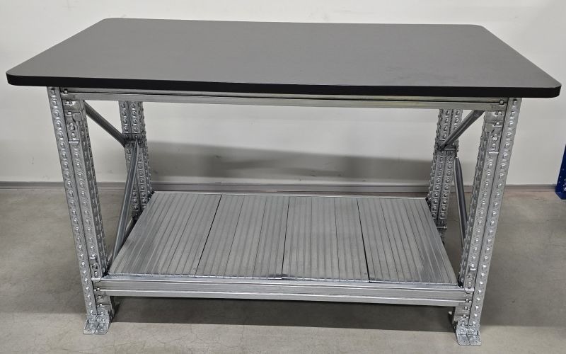 Bij StellingkastPro vind je een ruim assortiment werkbanken en werktafels voor zowel de professional als de veeleisende doe-het-zelver.