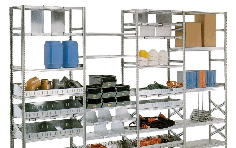 Stellingkast voor in de schuur Stellingkast voor gebruik in de schuur